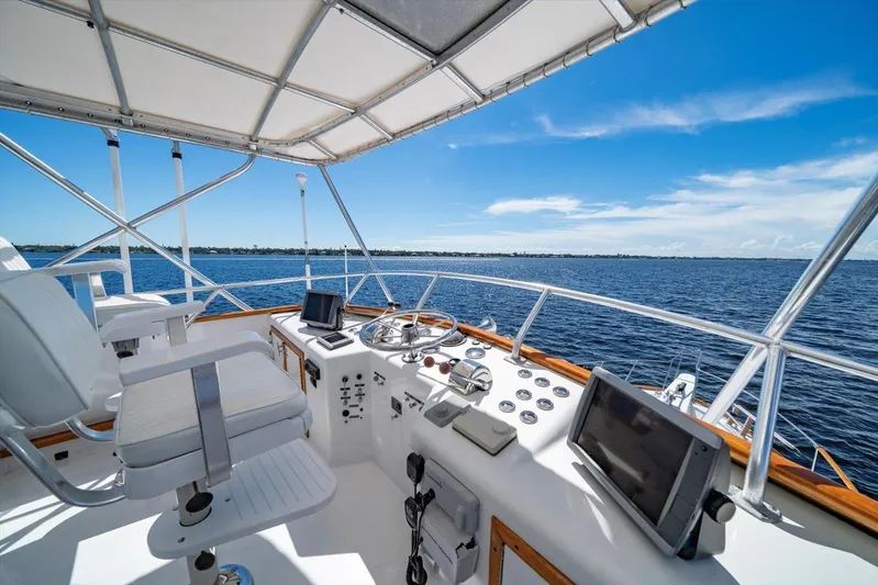  Yacht Photos Pics Helm of 1971 Matthews Voyager yacht with ocean view and navigation equipment.