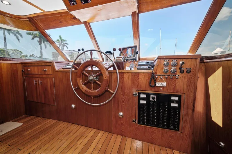  Yacht Photos Pics 1971 Matthews Voyager boat helm with wooden steering wheel and control panel.