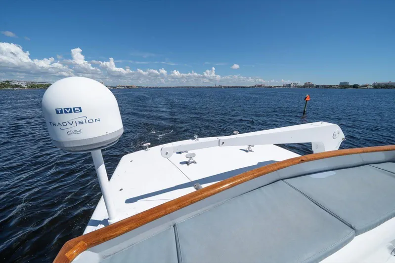  Yacht Photos Pics 1971 Matthews Voyager boat with TracVision TV5, cruising on a sunny day.