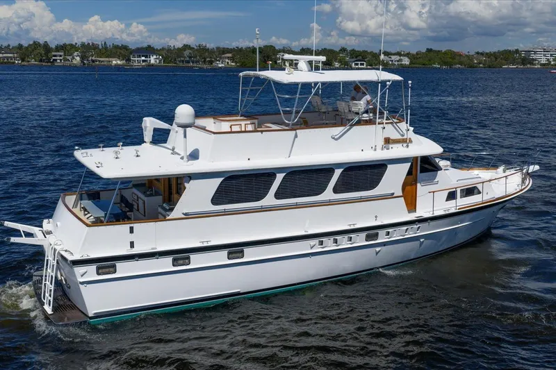  Yacht Photos Pics 1971 Matthews Voyager yacht cruising on a sunny day, showcasing classic design and elegance.