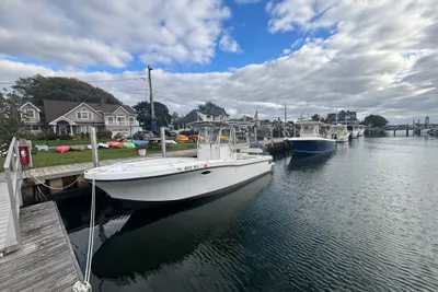 2017 Dusky 252 XF Open Fisherman Front Cuddy