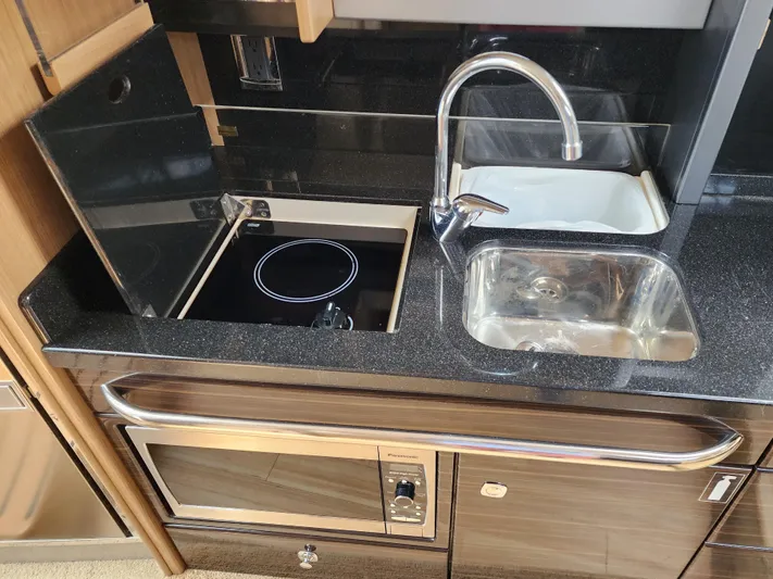 Zenyatta Yacht Photos Pics 