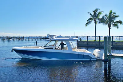 Boston Whaler 350 Realm