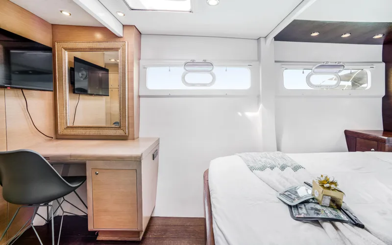 Hq2 Yacht Photos Pics 