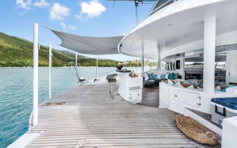 Hq2 Yacht Photos Pics 