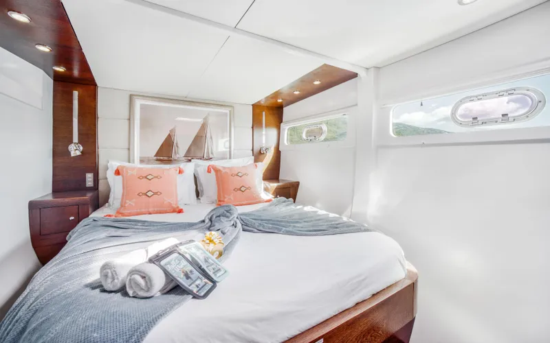 Hq2 Yacht Photos Pics 