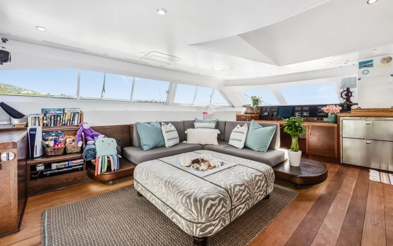 Hq2 Yacht Photos Pics 