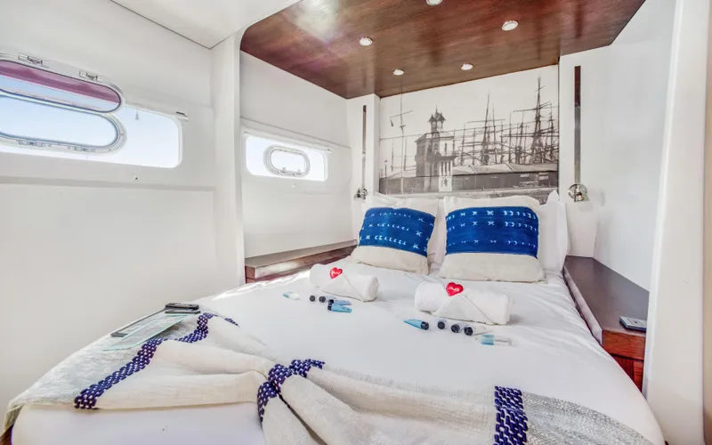 Hq2 Yacht Photos Pics 