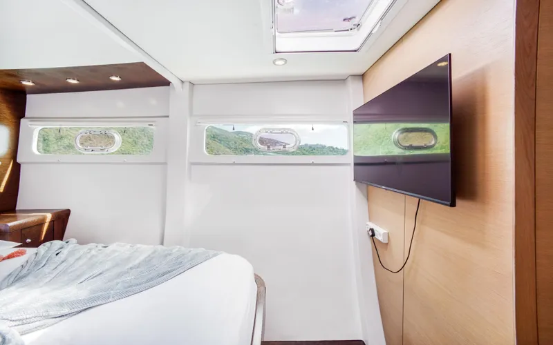 Hq2 Yacht Photos Pics 