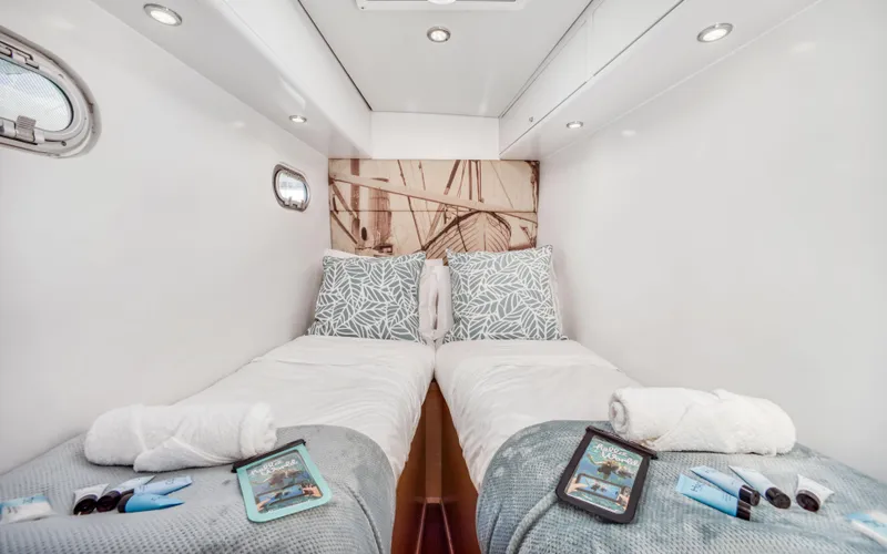 Hq2 Yacht Photos Pics 