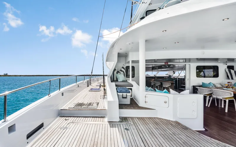 Hq2 Yacht Photos Pics 