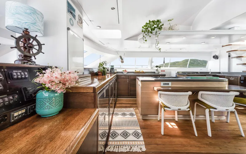 Hq2 Yacht Photos Pics 