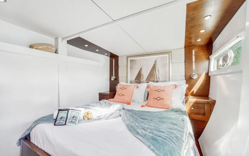 Hq2 Yacht Photos Pics 