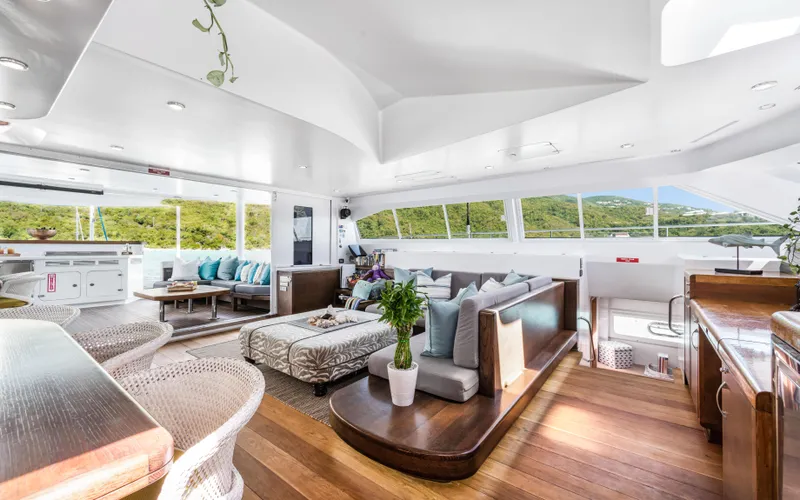 Hq2 Yacht Photos Pics 