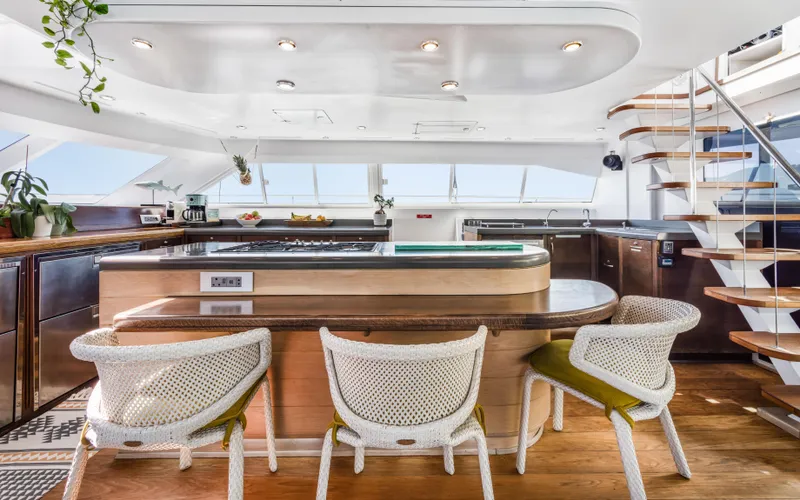 Hq2 Yacht Photos Pics 