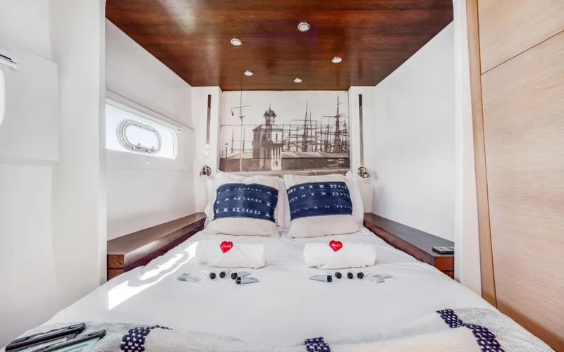 Hq2 Yacht Photos Pics 