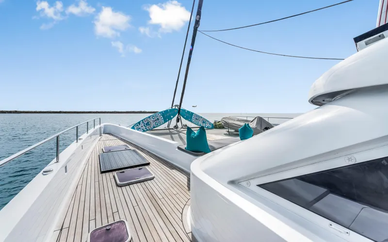 Hq2 Yacht Photos Pics 