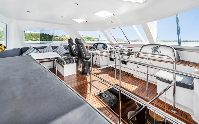 Hq2 Yacht Photos Pics 