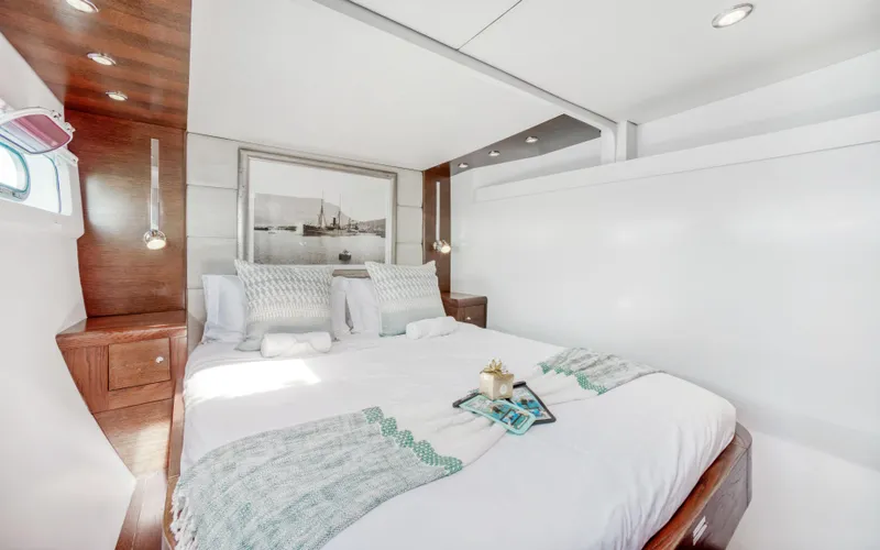 Hq2 Yacht Photos Pics 