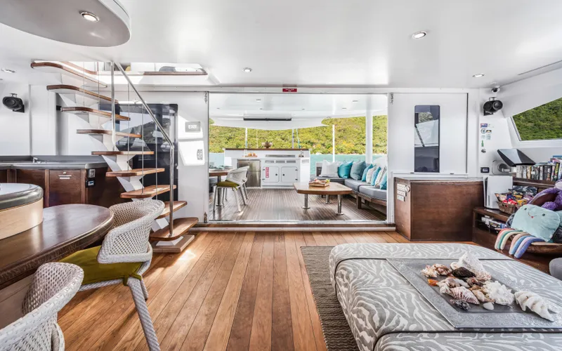 Hq2 Yacht Photos Pics 