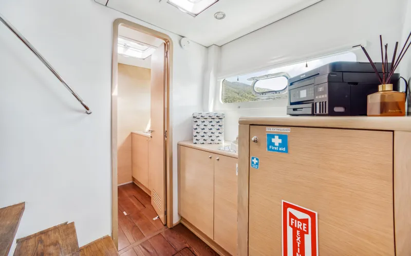 Hq2 Yacht Photos Pics 