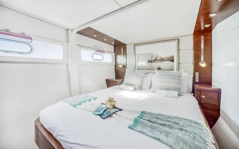 Hq2 Yacht Photos Pics 