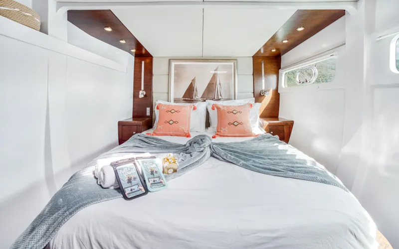 Hq2 Yacht Photos Pics 