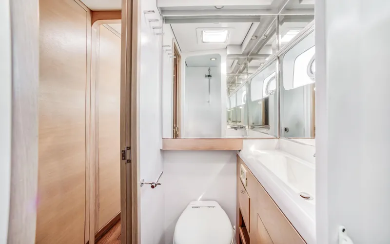 Hq2 Yacht Photos Pics 