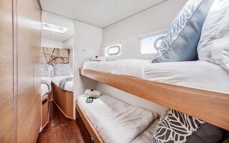 Hq2 Yacht Photos Pics 