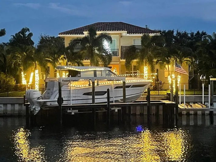  Yacht Photos Pics 2022 REGAL 38 XO - Image 3