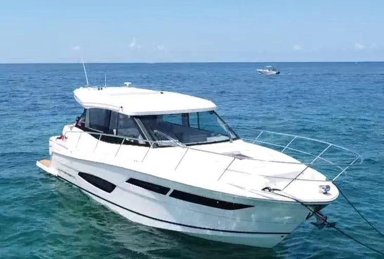  Yacht Photos Pics 2022 REGAL 38 XO - Image 4