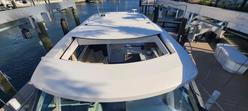  Yacht Photos Pics 2022 REGAL 38 XO - Image 7