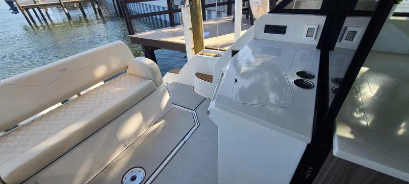  Yacht Photos Pics 2022 REGAL 38 XO - Image 17