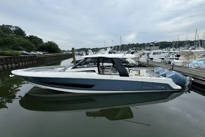 Boston Whaler 420 Outrage