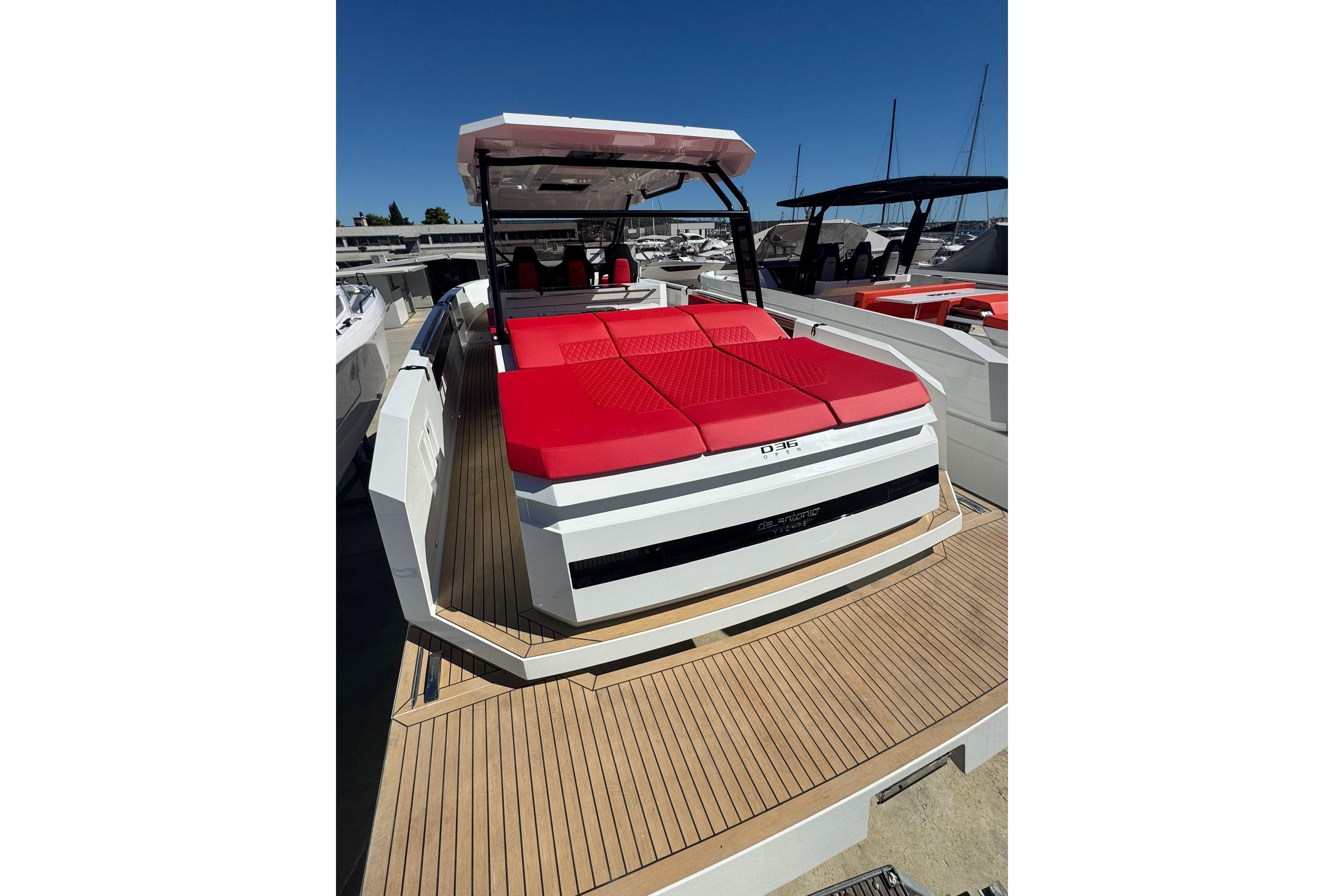 2025 De Antonio Yachts D36 OPEN
