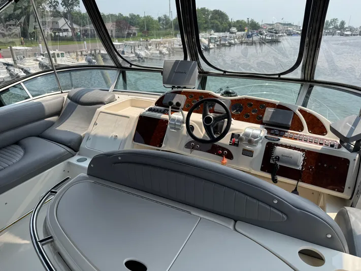 Knot On Call II Yacht Photos Pics Helm of 2000 Maxum 4600 SCB yacht with steering wheel and navigation equipment.