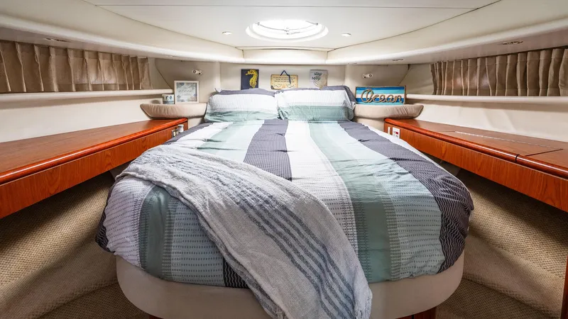 Knot On Call II Yacht Photos Pics Luxurious bedroom interior of 2000 Maxum 4600 SCB yacht with cozy bedding and decor.