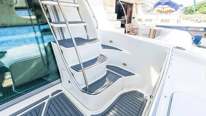 Knot On Call II Yacht Photos Pics Staircase on 2000 Maxum 4600 SCB yacht, featuring sleek design and modern finishes.