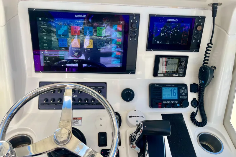  Yacht Photos Pics 2018 SeaVee 270Z boat dashboard with Simrad displays and navigation controls.