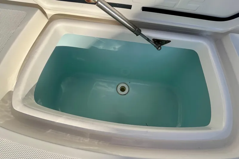  Yacht Photos Pics Livewell tank on a 2018 SeaVee 270Z boat, filled with water.