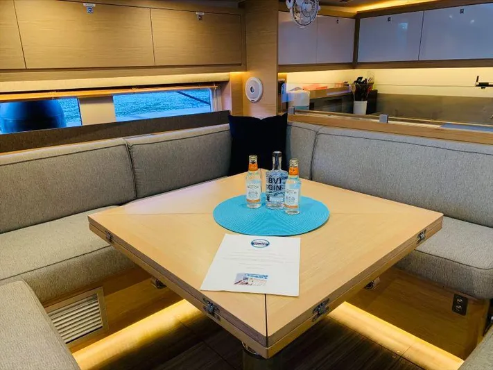 Tupelo Honey Yacht Photos Pics 