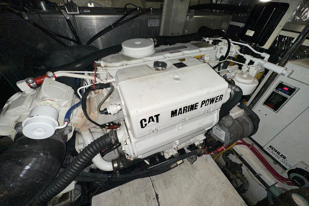 2006 Carver 49 
