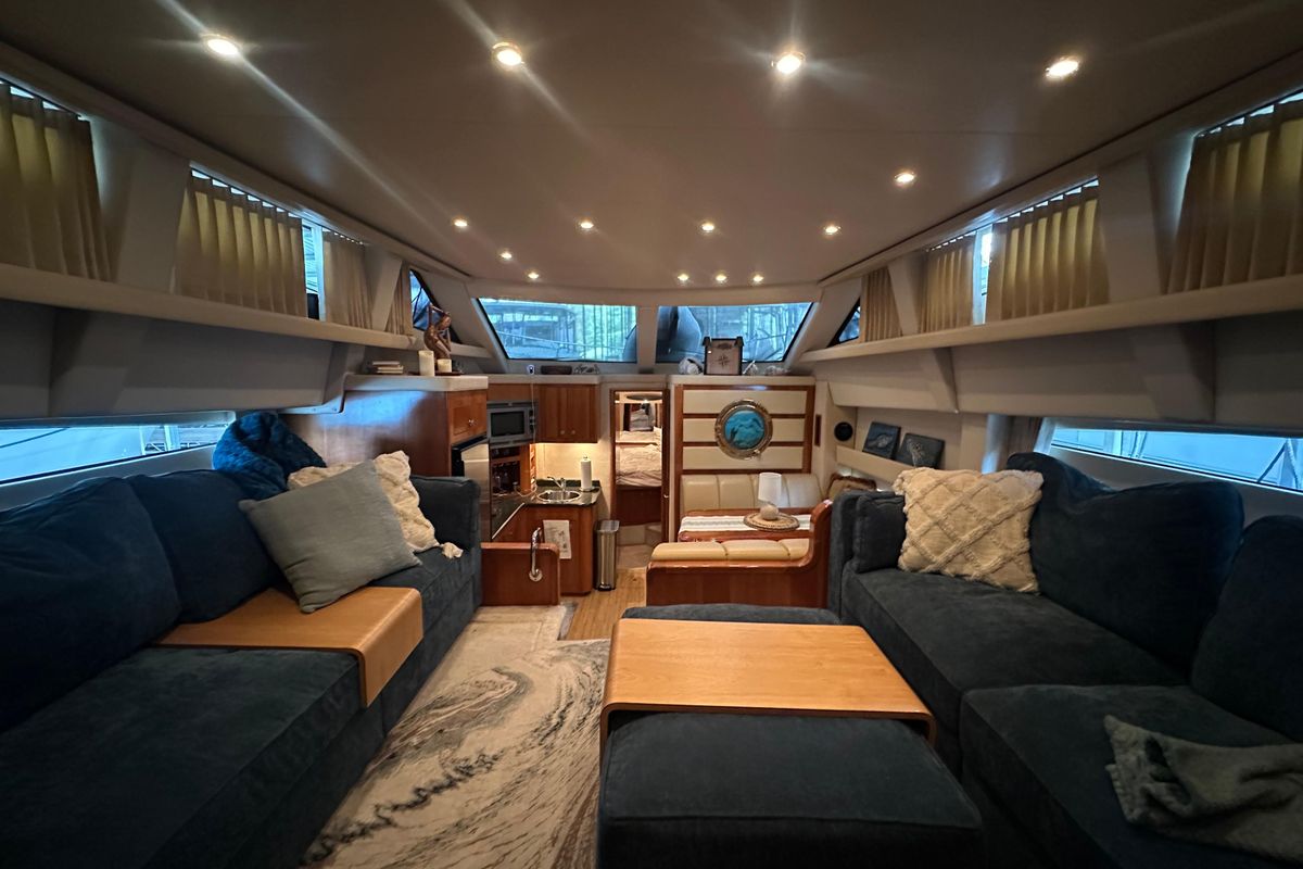 2006 Carver 49 