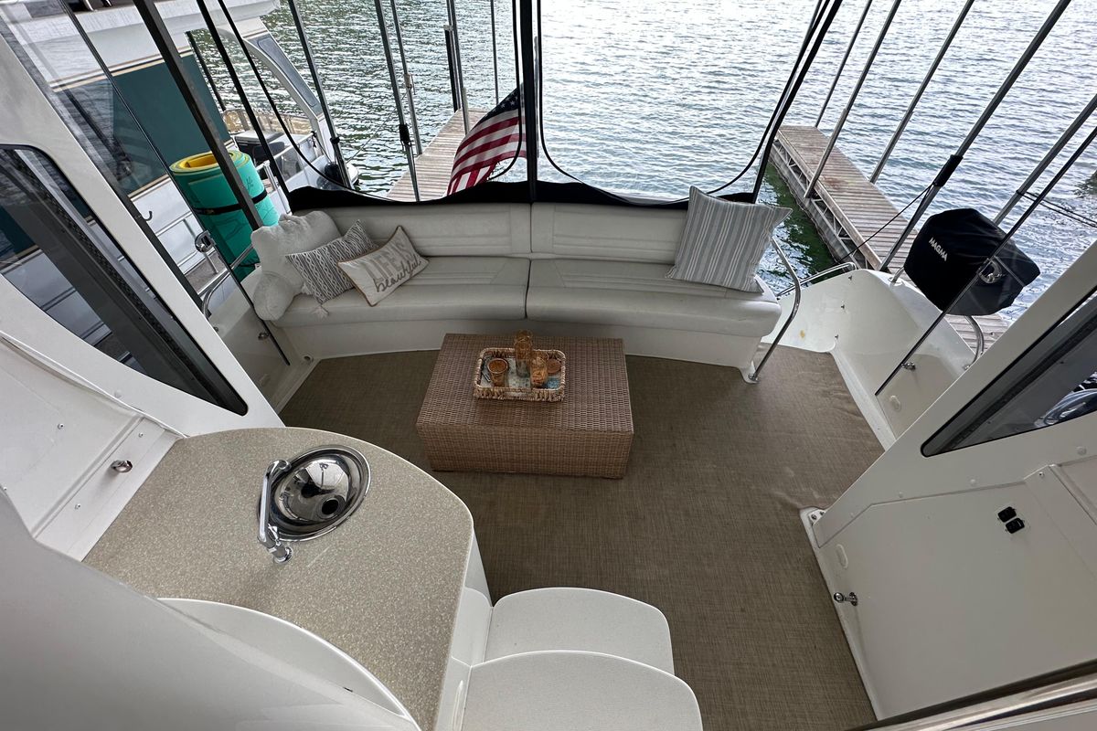 2006 Carver 49 