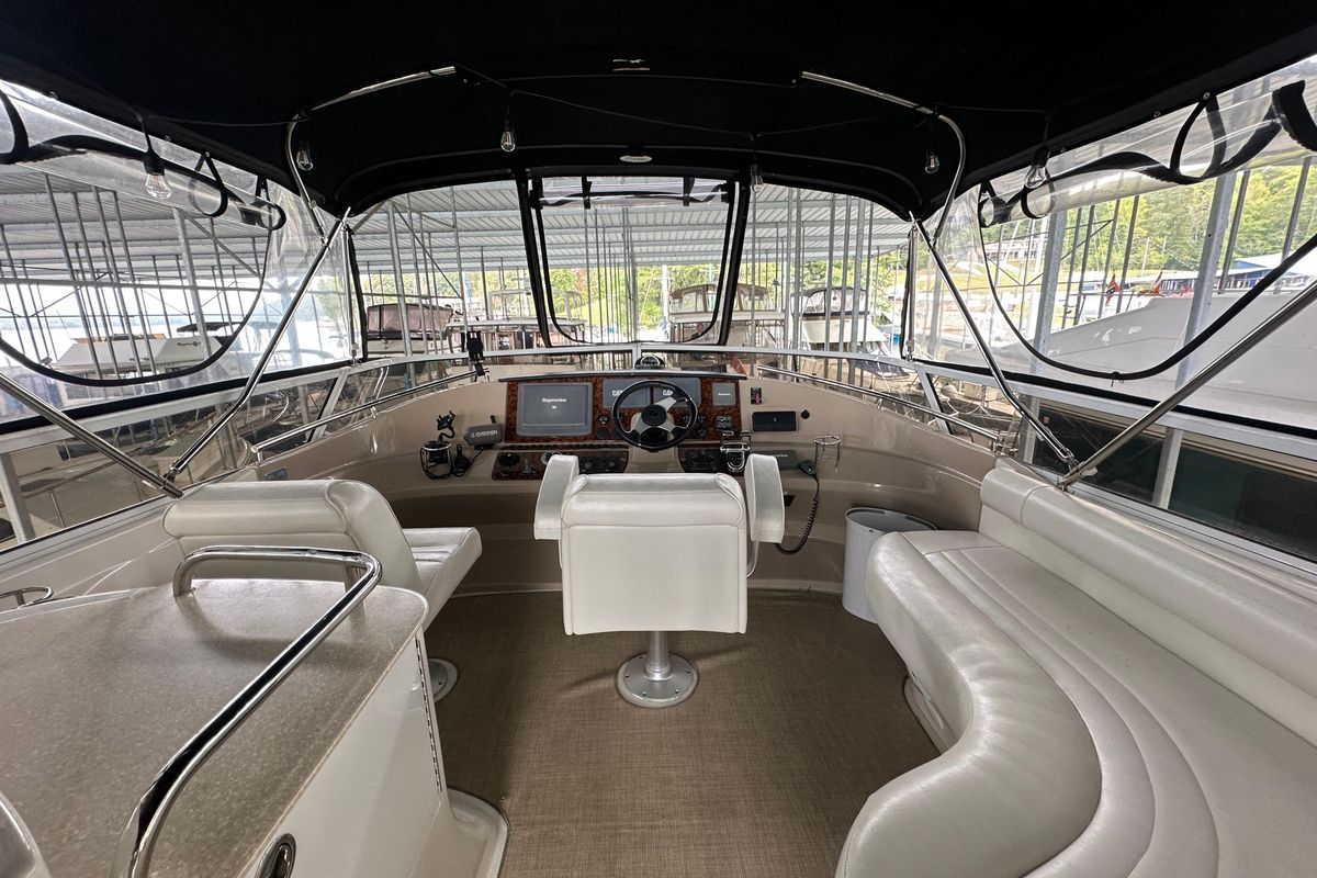 2006 Carver 49 