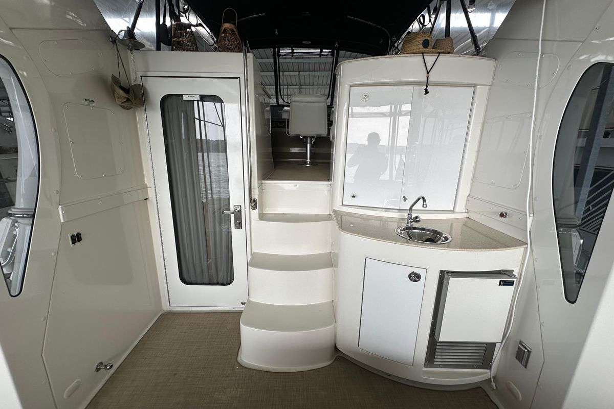2006 Carver 49 