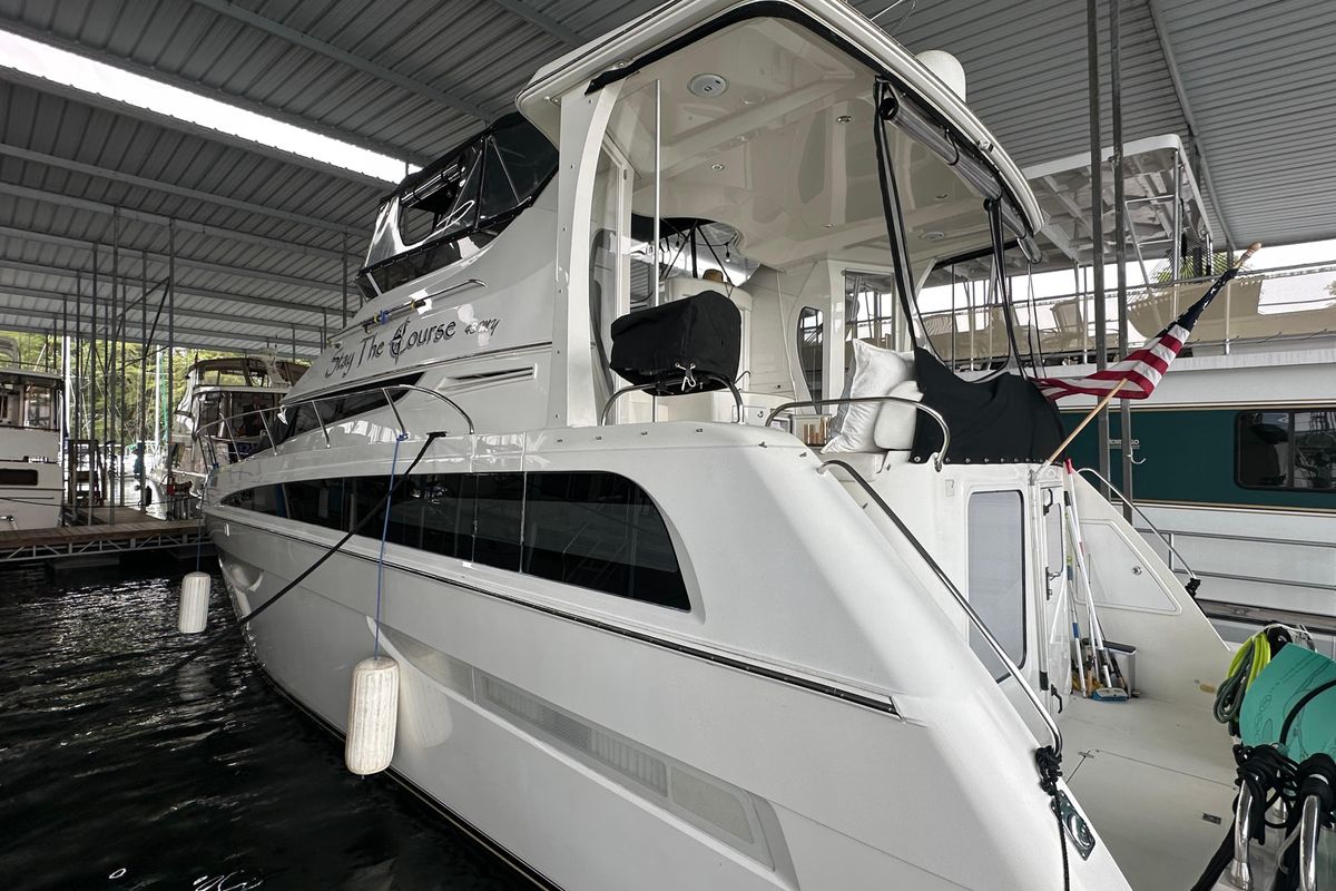 2006 Carver 49 