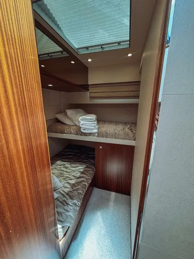 Psyche Yacht Photos Pics Luxurious cabin with bunk beds in 2015 Ocean Alexander 72 yacht.