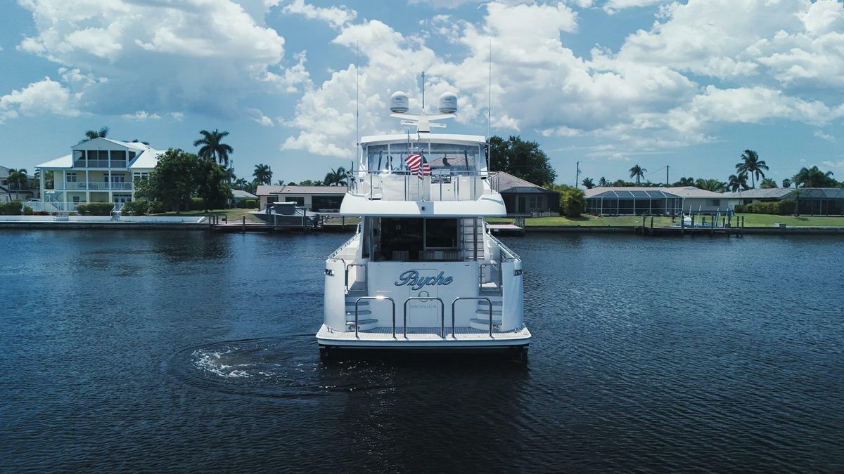 2015 Ocean Alexander 72 