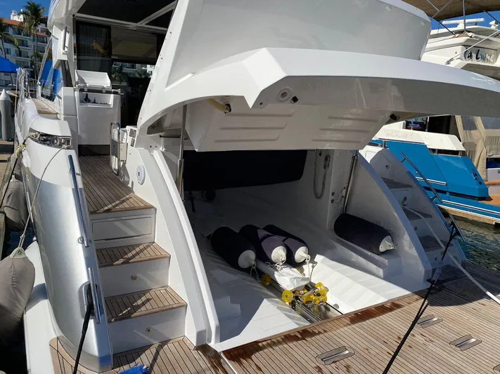 P1 (2021 Azimut S6 @vallarta) Yacht Photos Pics 